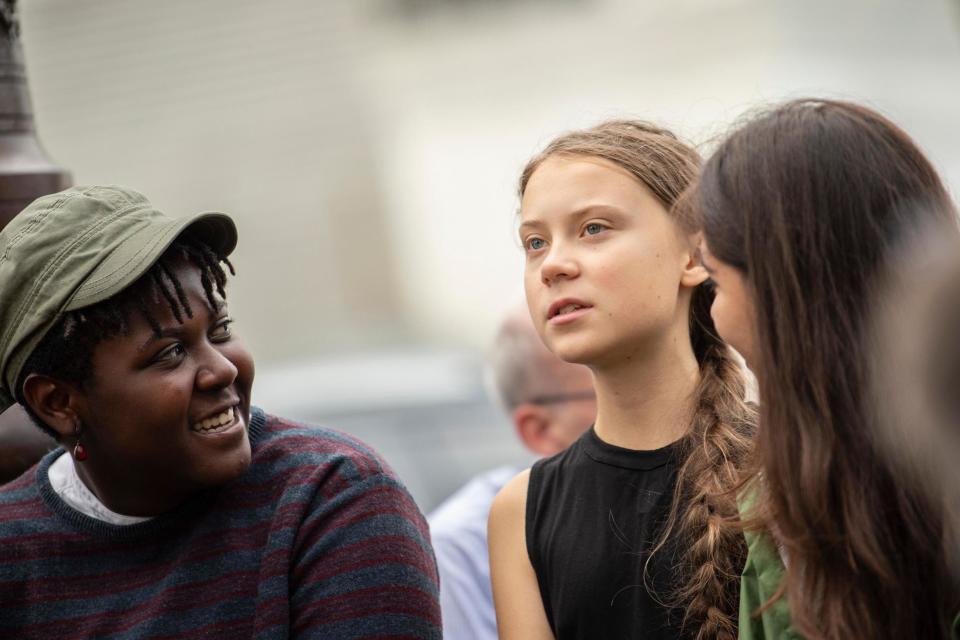 Swedish environmental activist Greta Thunberg (C) talks to other young activists on Capitol Hill, Washington (AFP/Getty Images)