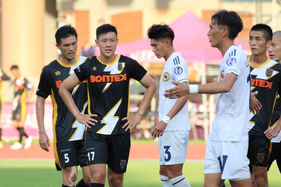  AC Taipei邊鋒陳奕言(左2)。官方提供