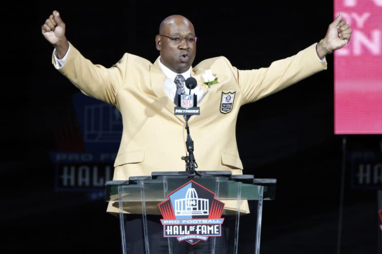 Cortez Kennedy during his Hall of Fame enshrinement in 2012. (AP)