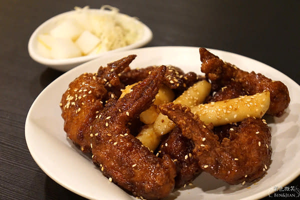 ▋宜蘭美食▋韓巢炸雞~正宗韓式醬炒炸雞，宵夜場聚會品酒選擇多