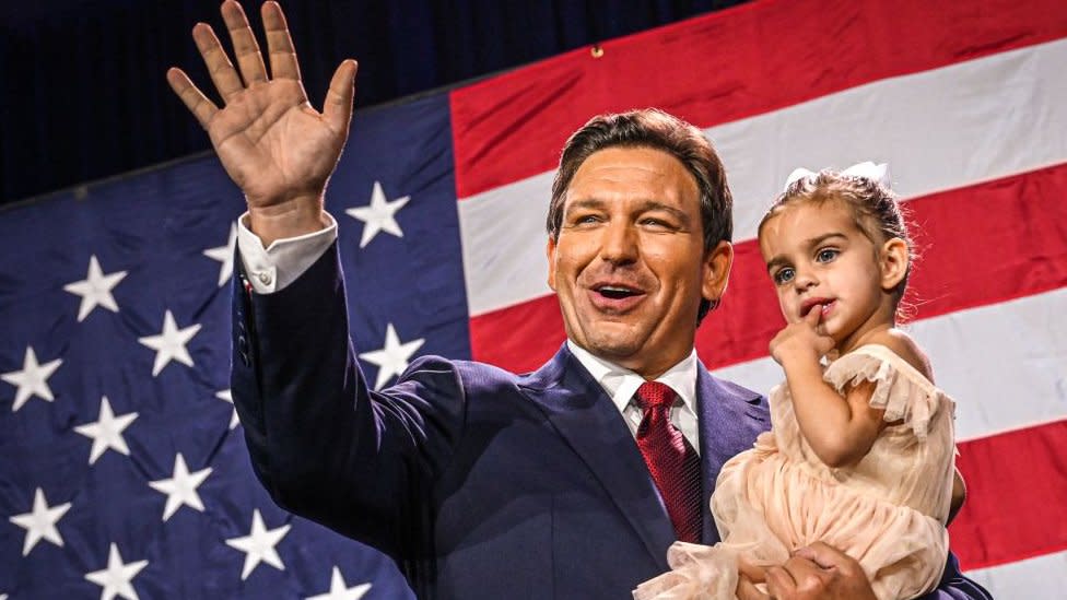 Ron DeSantis en la noche electoral de este martes cuando se dirigió a sus seguidores.