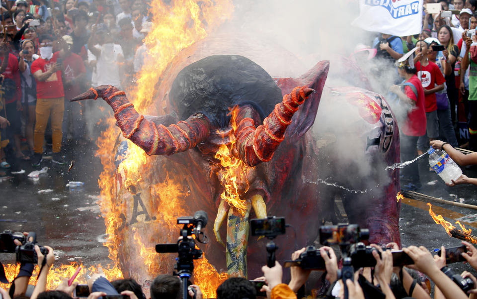 <p>Protesters, mostly workers, burn an effigy depicting President Rodrigo Duterte as a devil, during a rally near the Presidential Palace at the global commemoration of Labor Day Tuesday, May 1, 2018 in Manila, Philippines. (Photo: Bullit Marquez/AP) </p>