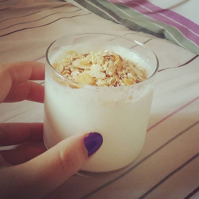 Los rusos lo han estado bebiendo durante siglos. Y es que el kéfir, cuyo sabor es una mezcla entre la leche y el yogur, refuerza las defensas gracias a sus propiedades antibacterianas y antifúngicas. Será uno de los alimentos claves del invierno. (Foto: Instagram / @imaginario.polly).