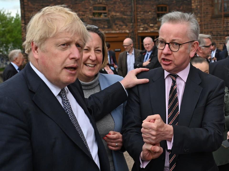 Michael Gove with Boris Johnson.  (AFP via Getty Images)