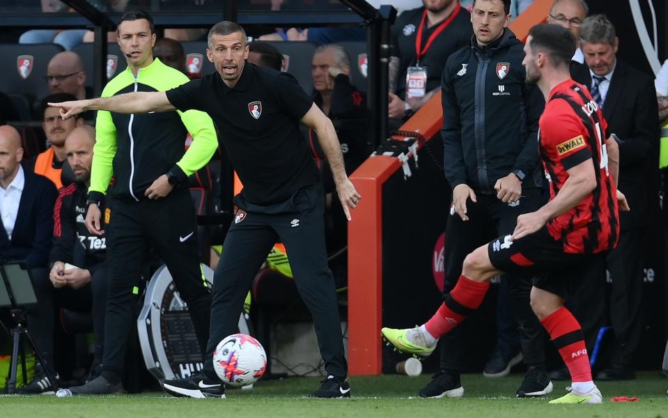 Gary O'Neil, Manager of AFC Bournemouth, gives instructions to Lewis Cook of AFC Bournemouth during the Premier League match between AFC Bournemouth and Manchester United - Getty Images/Mike Hewitt