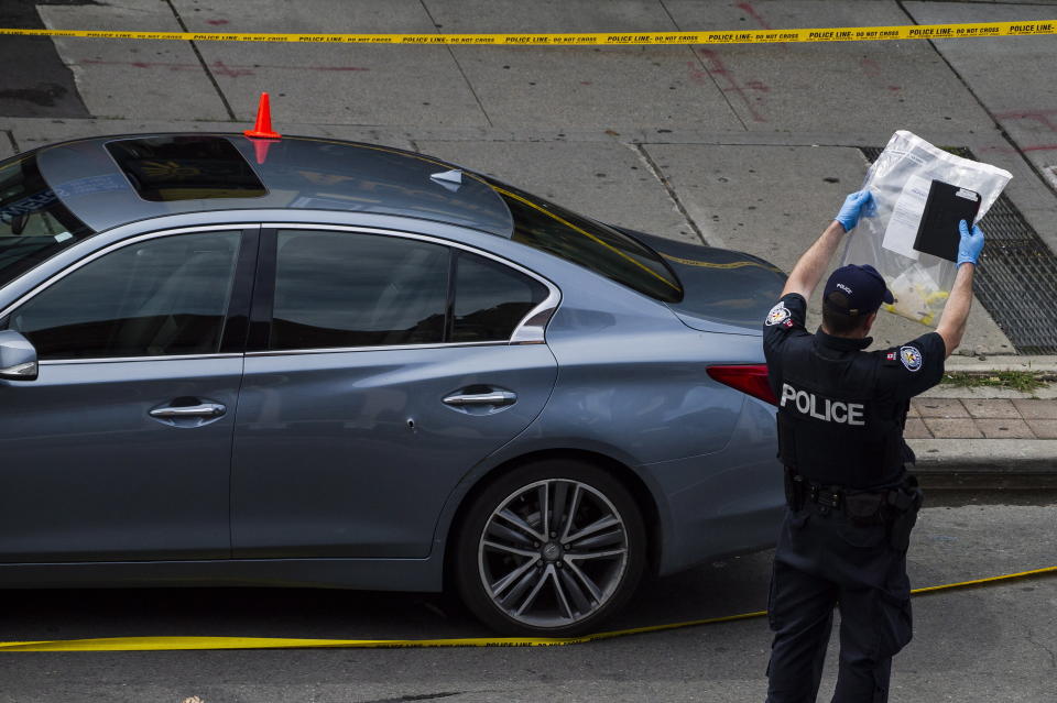 Gunman opens fire on Toronto street, injuring over a dozen people