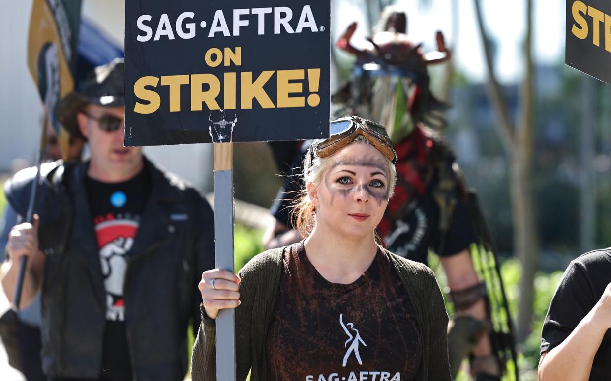 Nach 118 Tagen beendete die Schauspielergewerkschaft SAG-AFTRA ihren Streik. (Bild: 2023 Getty Images/Mario Tama)