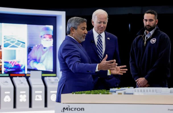 PHOTO: President Joe Biden tours Micron Pavilion with Micron President and Chief Executive Officer (CEO) Sanjay Mehrotra at Onondaga Community College in Syracuse, New York, October 27, 2022. (Evelyn Hockstein/Reuters)