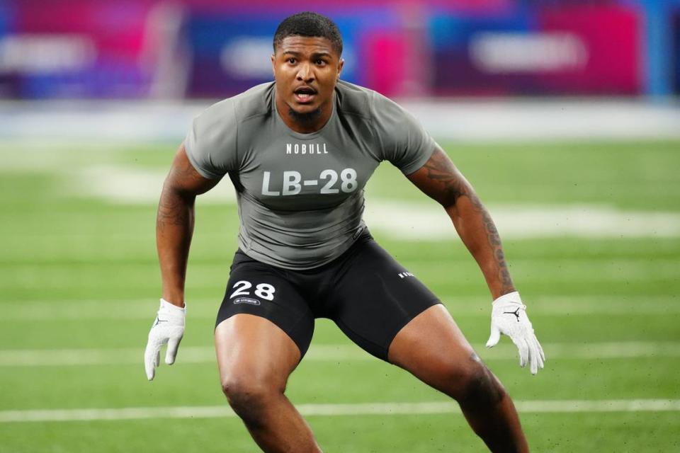 Feb 29, 2024; Indianapolis, IN, USA; Kentucky linebacker Trevin Wallace (LB28) works out during the 2024 NFL Combine at Lucas Oil Stadium. Mandatory Credit: Kirby Lee-USA TODAY Sports