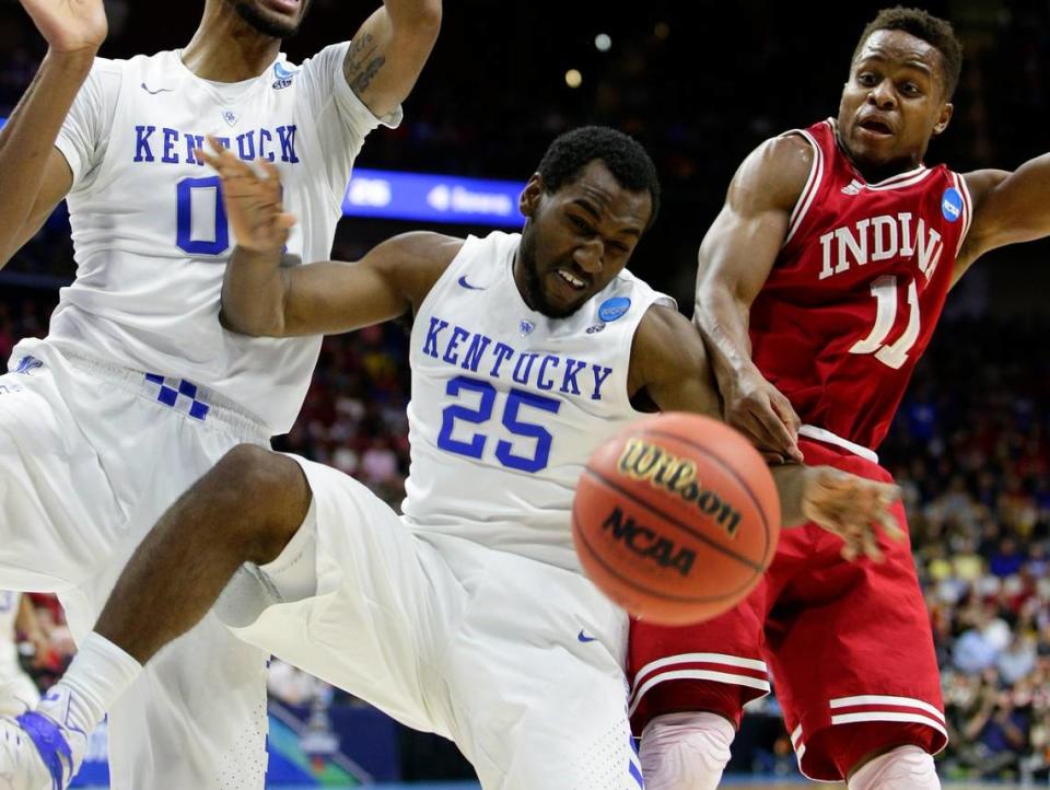 Kentucky’s Dominique Hawkins (25) battled for a rebound during UK’s NCAA Tournament loss to Indiana in 2016, the most recent meeting between the two schools in men’s basketball. Their long-running but recently interrupted regular season series will resume in 2025.