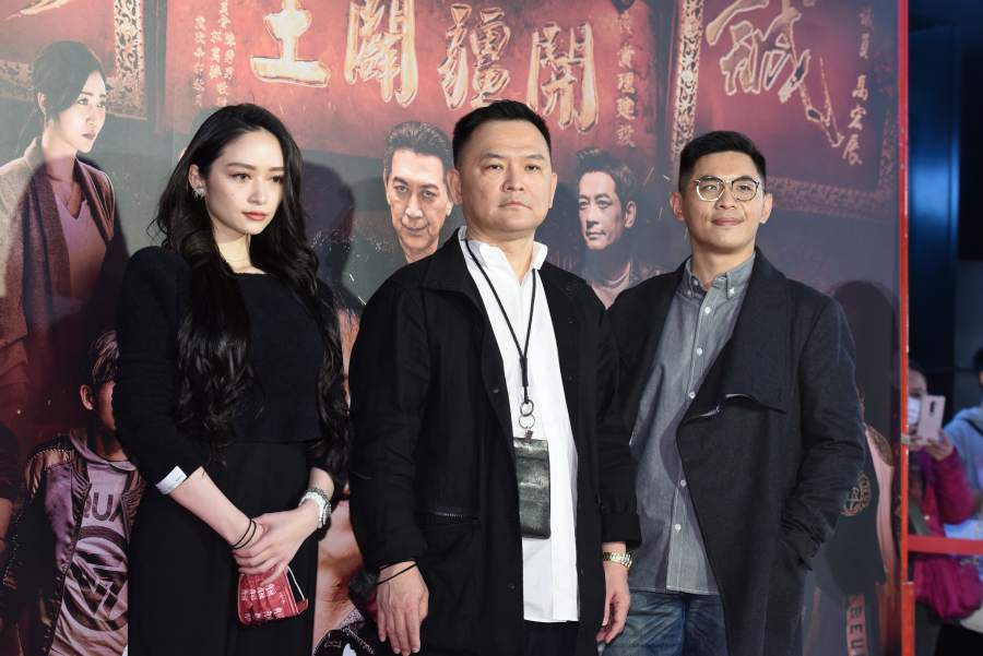 （左起）出品人張芷瑄、監製張威縯、導演姜瑞智。（圖／非凡娛樂）