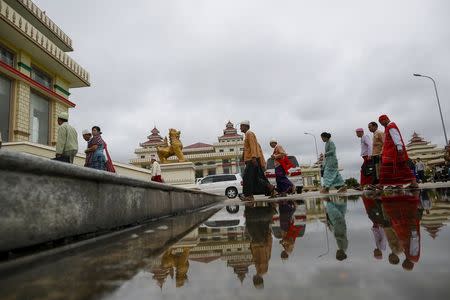 Members of Parliament arrive to attend a Parliament meeting at the Lower House of Parliament in Naypyitaw, Myanmar August 18, 2015. REUTERS/Soe Zeya Tun