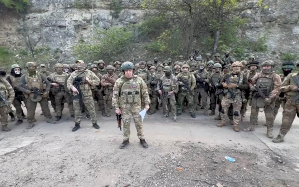 Founder of Wagner private mercenary group Yevgeny Prigozhin makes a statement as he stand next to Wagner fighters - PRESS SERVICE OF "CONCORD"