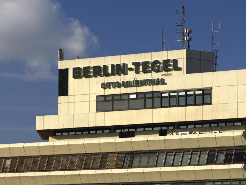 Der Titel “Unpünktlichster Flughafen Deutschlands” geht an… Berlin-Tegel! 26,89 Prozent der Flüge waren nicht planmäßig. In Zahlen ausgedrückt bedeutet das: Von den 44.105 Starts und Landungen waren 11.129 um mindestens 15 Minuten verspätet, 729 Flüge sind ausgefallen. (Bild-Copyright: G Fischer/ddp Images)