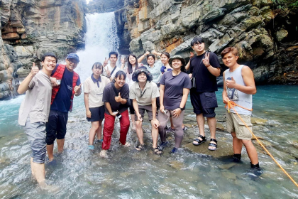 明道大學國際學生探訪廬山精英瀑布，領略大自然之美(圖片來源:明道大學)