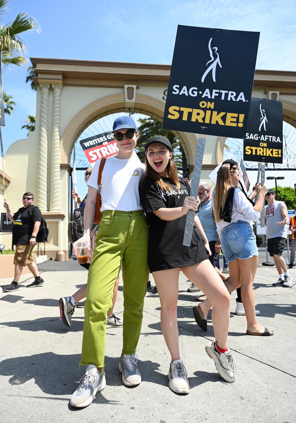 the cast picketing outside