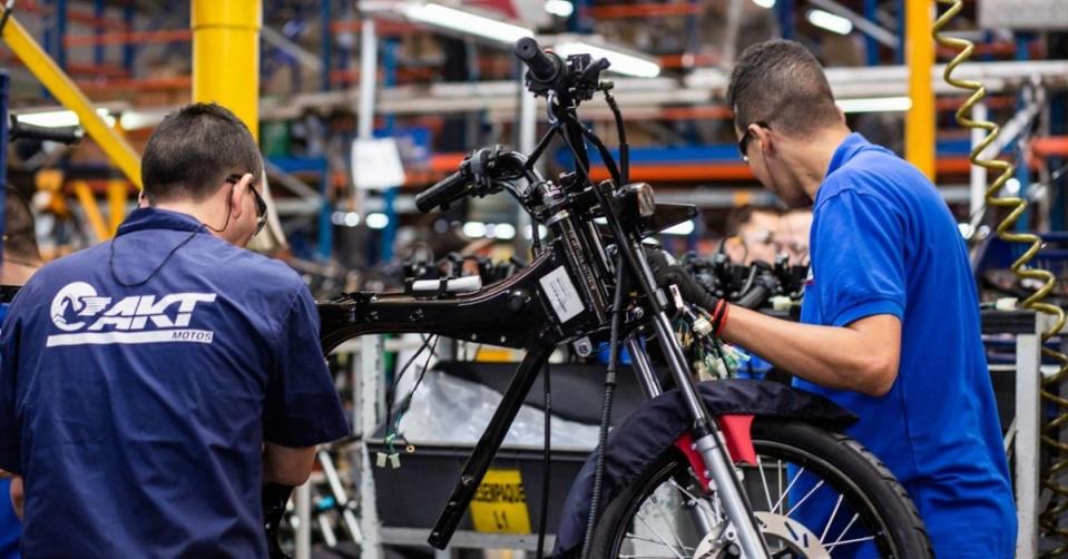 AKT motos, con 18 años de trayectoria, se impone en la industria automotriz nacional e internacional. Foto: Cortesía AKT Motos