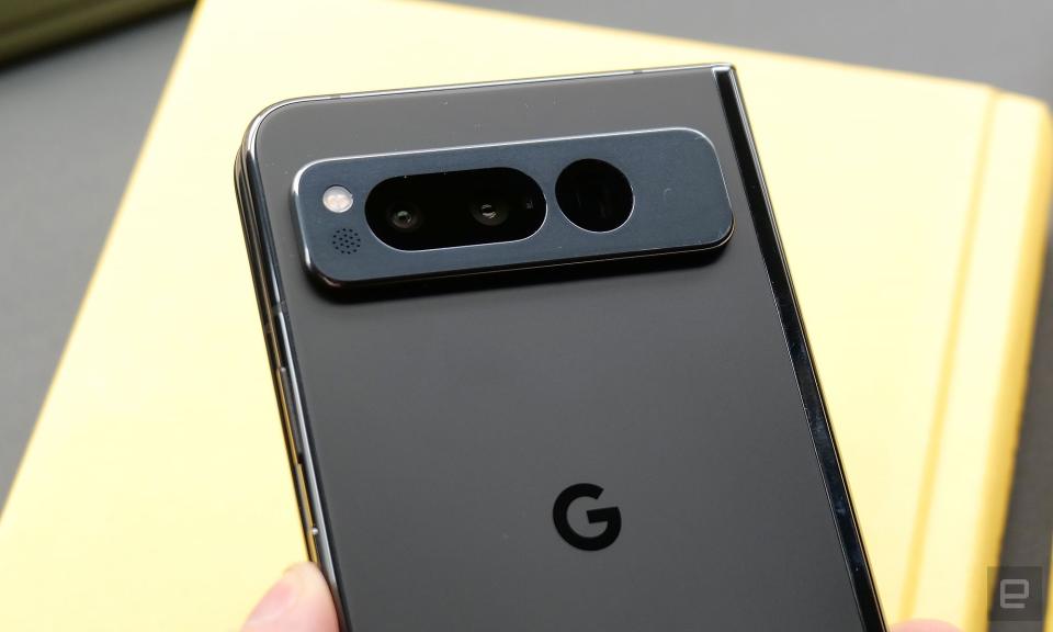 <p>Google says it was a major challenge to fit a flagship-level camera module on the back of the Pixel Fold.</p>
