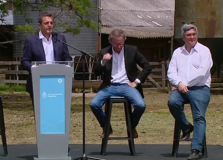 Sergio Massa, el secretario de Agricultura, Juan José Bahillo, y el ministro de Desarrollo Productivo bonaerense, Javier Rodríguez