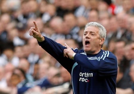 File photograph shows Newcastle United's coach Keegan gesturing during English Premier League match against Chelsea in Newcastle. REUTERS/Nigel Roddis/Files