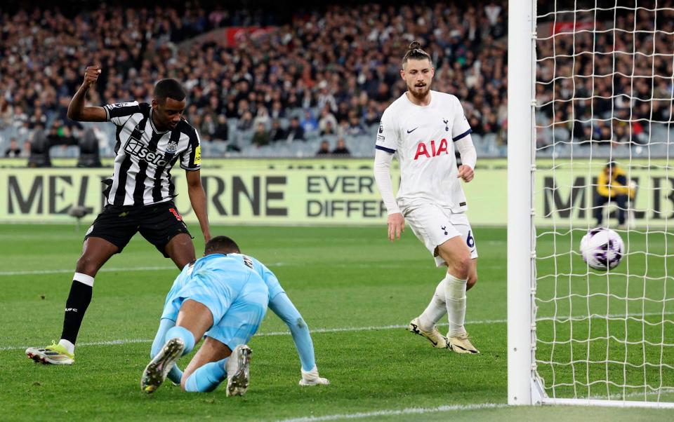 Alexander Isak (L) – Kieran Trippier hands England injury scare in controversial Newcastle friendly