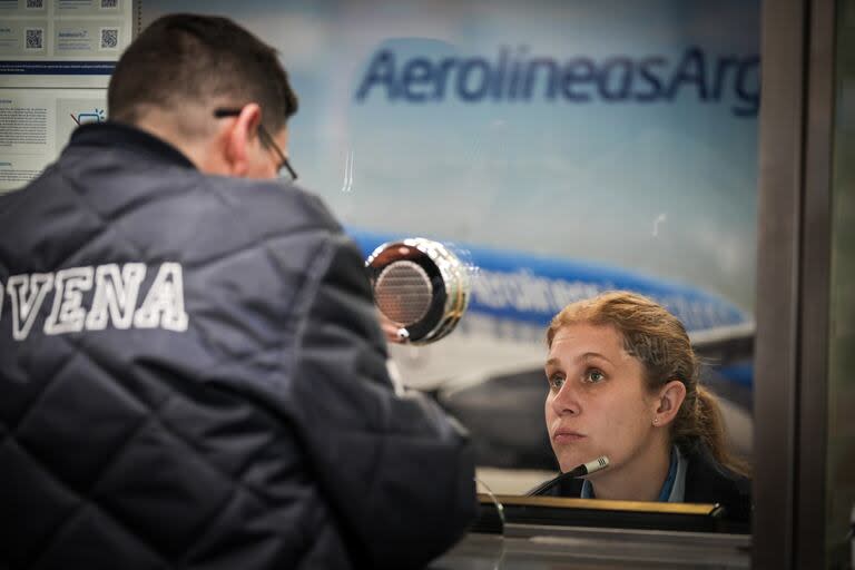 En el paro anterior de Aerolíneas Argentinas, la compañía levantó las penalidades por cambio de tickets y recomendó a los pasajeros afectados modificar sus itinerarios de viaje