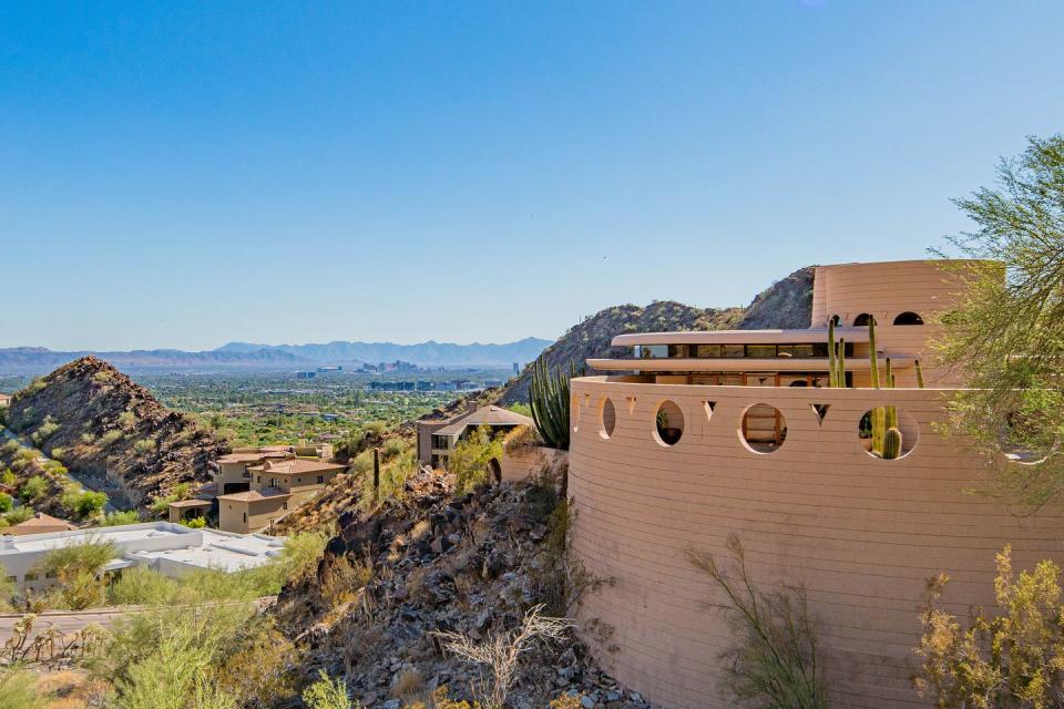 3) The property is situated on the edge of the Phoenix Mountains Preserve.