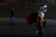 <p>A supporter of presidential candidate Salvador Nasralla holds a Molotov cocktail during a protest caused by the delayed vote count for the presidential election at Villanueva neighborhood in Tegucigalpa, Honduras, Dec. 1, 2017. (Photo: Edgard Garrido/Reuters) </p>