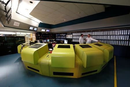 Employees work in the operation room of the Areva Nuclear Plant for the treatment of nuclear waste at La Hague, near Cherbourg, western France, April 22, 2015. REUTERS/Benoit Tessier