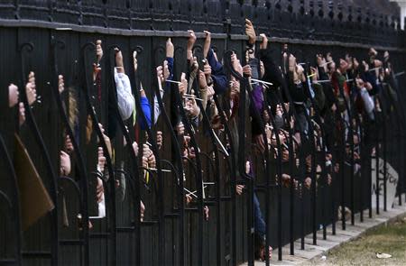 Environmental activists handcuff themselves to the fence as they wait to be arrested during a rally in opposition to the Keystone XL Pipeline, on the sidewalk in front of the White House in Washington, in this March 2, 2014 file photo. REUTERS/Jonathan Ernst/Files