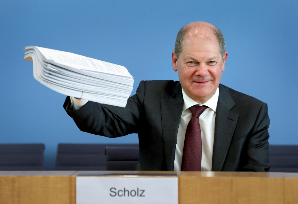 Olaf Scholz kann - zurecht - mit einem dicken Maßnahmenpaket prahlen (Bild: Michael Sohn/Pool via Reuters)