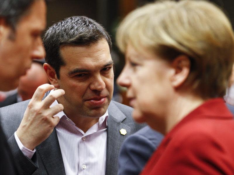 Griechenlands Premier Alexis Tsipras und Angela Merkel haben viel zu besprechen. (Foto: Olivier Hoslet/dpa)