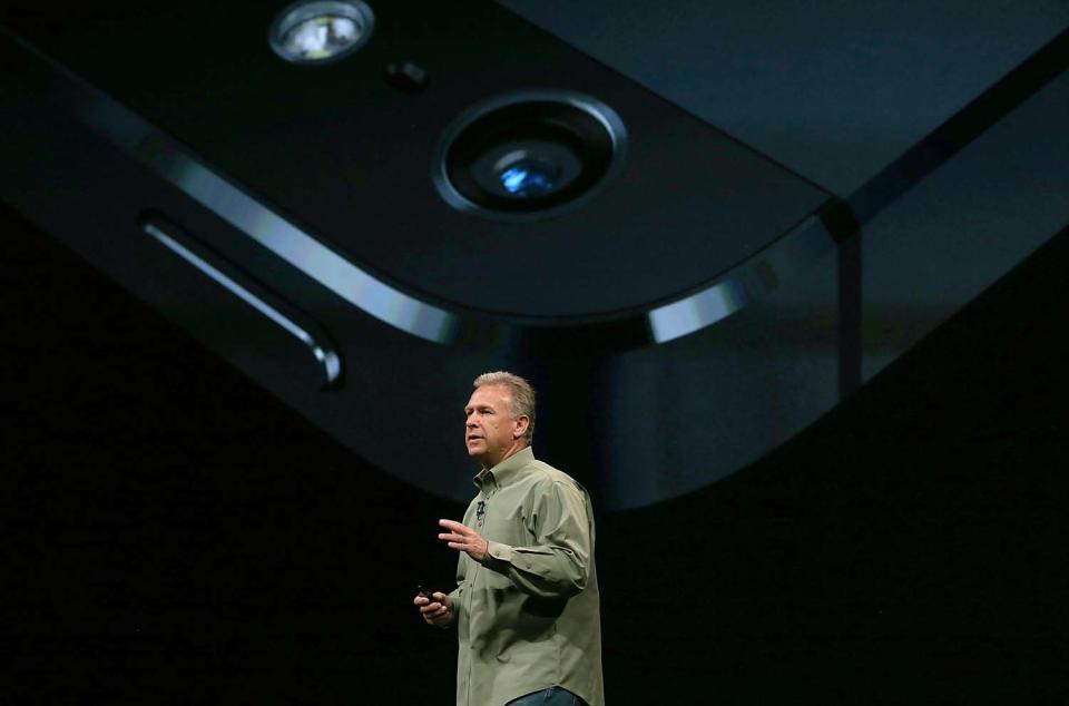 El vicepresidente de mercadeo de Apple, Phil Schiller, interviene en la presentación del nuevo iPhone 5, en San Francisco, California, este 12 de septiembre de 2012.