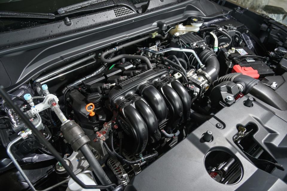 取消以往1.8升單凸引擎配置，改搭1.5升DOHC i-VTEC自然進氣汽油引擎，擁有121hp、14.8kgm最大馬力及扭力輸出。
