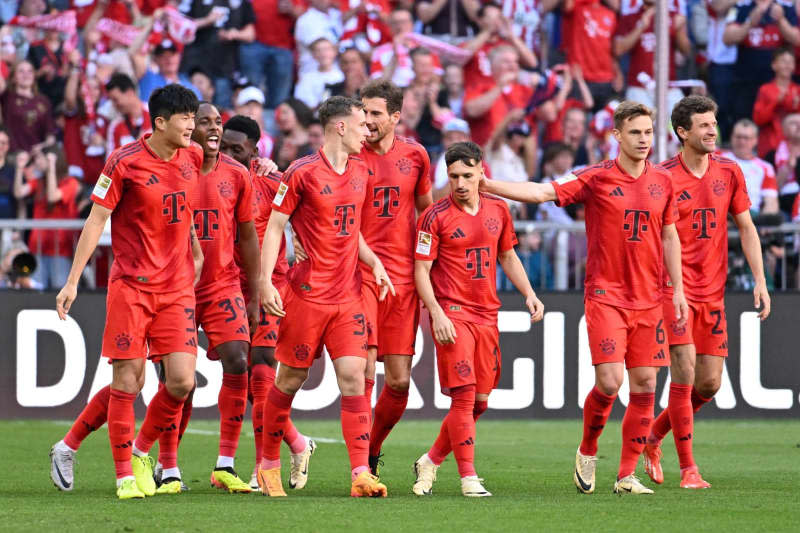 Munich's Lovro Zvonarek (4th L) celebrates scoring his side's first goal with teammates during the German Bundesliga soccer match between Bayern Munich and VfL Wolfsburg at Allianz Arena. Lukas Barth/dpa