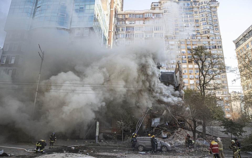 Firefighters in Kyiv work on a building damaged in the Russian attacks - Anadolu Agency