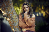 Paris Jackson posa en Beverly Hills, California, el 27 de octubre de 2020 para promover su ábum debut como solista, "Wilted", que lanzará el 13 de noviembre. Su nuevo sencillo "Let Down" salió el viernes 30 de octubre. (AP Foto/Chris Pizzello)