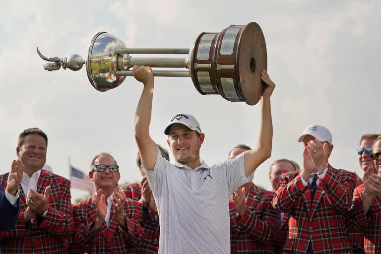 Emiliano Grillo, vencedor en el Charles Schwab Challenge en el Colonial Country Club, Fort Worth, Texas