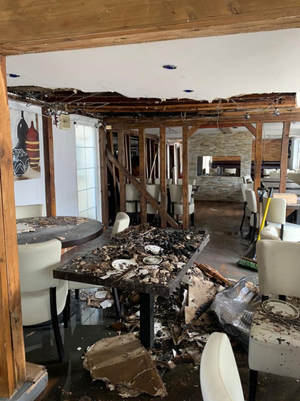 Gazette: Dañado - dentro del restaurante tras el incendio