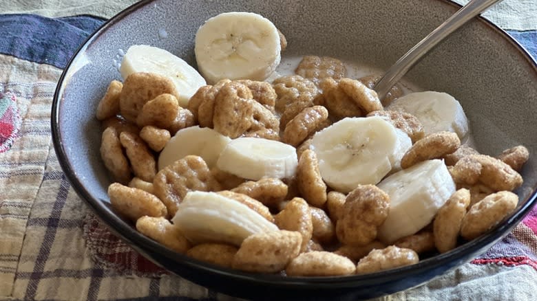 Cinnamon Toast Crunch Waffle Cereal with milk and bananas