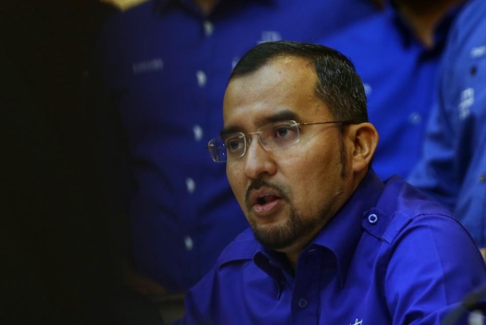 Umno Youth chief Datuk Asyraf Wajdi Dusuki said having its PN partners run under the BN banner in the next general election would put a unified front and straight fights in all the federal and state seats to ensure a greater chance of victory. — Picture by Ahmad Zamzahuri