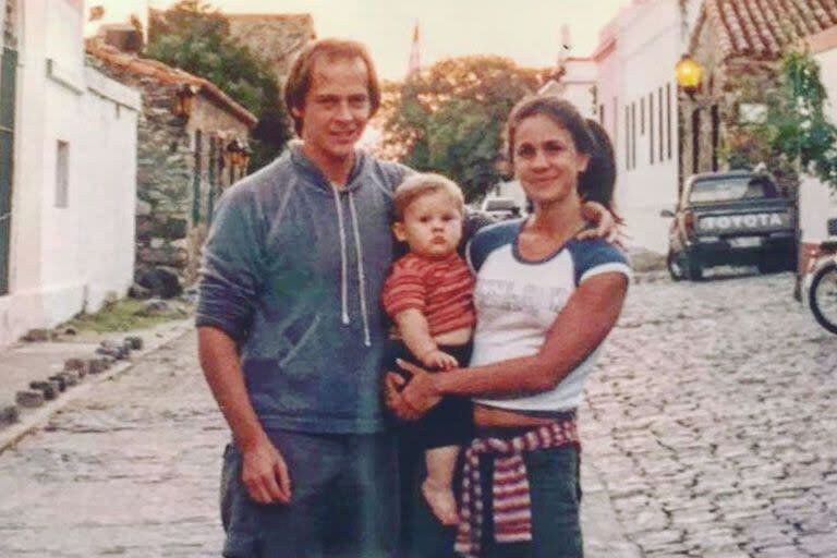 Nancy Duplaá y Matías Martin junto a Luca (Foto: Instagram)