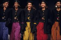 <p><b>Les rayures</b> : C’est l’imprimé qui caractérise les créations de Sonia Rykiel. Colorées ou noires & blanches, les rayures sont partout ! C’est la caractéristique principale de la “démode” imaginée par la créatrice. </p>