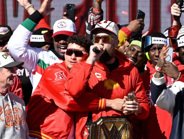 Travis Kelce Drunkenly Sings 'Friends in Low Places' at Kansas City Chiefs  2024 Super Bowl Parade