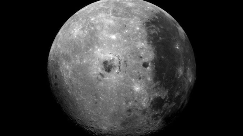 An image of the far side of the Moon obtained by the Galileo Solid State imaging system provides a vantage point of the far side of the Moon that can’t be viewed from Earth. - Image: NASA/JPL