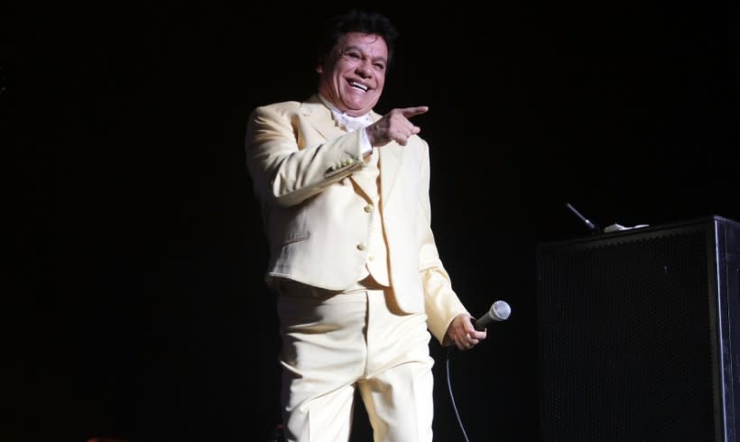 El diseñador de Juan Gabriel: “Mientras se plasmara lo que es México en el vestuario, él estaba feliz”