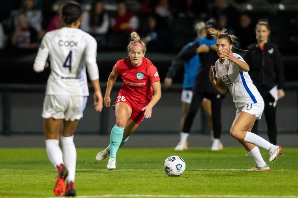 KC Current forward Kristen Hamilton (center) looks for an opening during the team’s Oct. 30 season finale against the OL Reign at Legends Field in Kansas City, Kan.