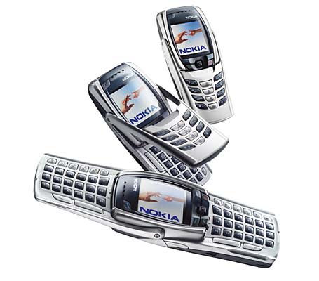 <b>Nokia 6800</b><br>Tastiera querty con un curioso sistema di apertura. Chiuso, il telefono sembra un normale Nokia con schermo e tastierino. Una volta aperto permette di usare la tastiera estesa.