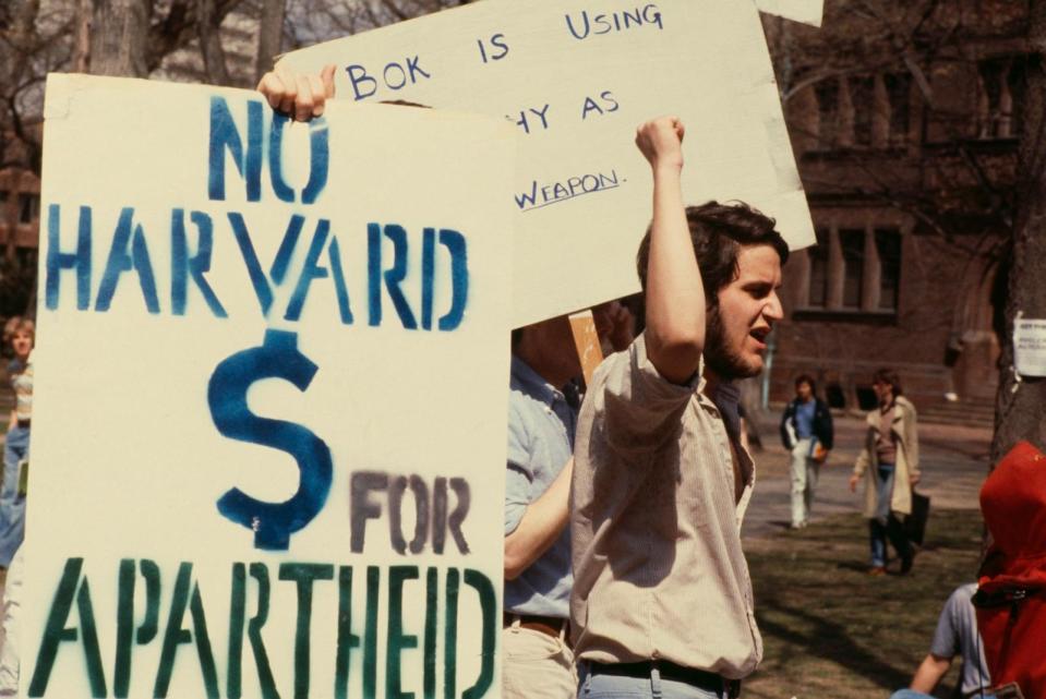 PHOTO: Student anti-Apartheid protesters with placards urging Harvard University to divest itself of investments in South Africa, Cambridge, MA, April 23, 1979.  (Barbara Alper/Getty Images)