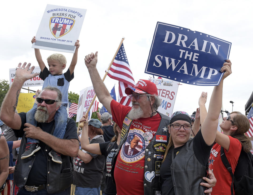 <p>People gather on the National Mall in Washington, Saturday, Sept. 16, 2017, to attend a rally in support of President Donald Trump in what organizers are calling ‘The Mother of All Rallies.” (Photo: Susan Walsh/AP) </p>